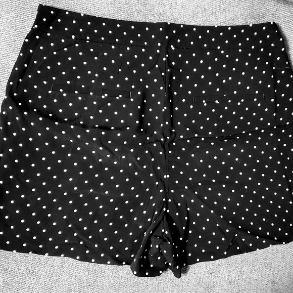 LOFT Polka Dot Soft Pleated Shorts - Picture 5 of 5